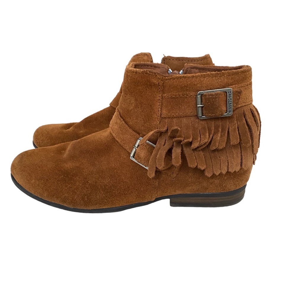 Minnetonka Sued Ankle Boots